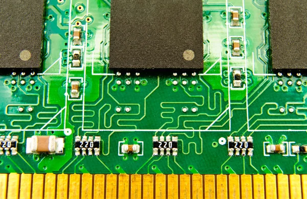 Placa de circuito impresso com radioelementos — Fotografia de Stock
