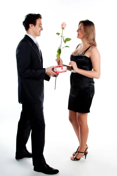 Man gives a woman flowers — Stock Photo, Image