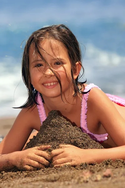 Flicka på stranden — Stockfoto