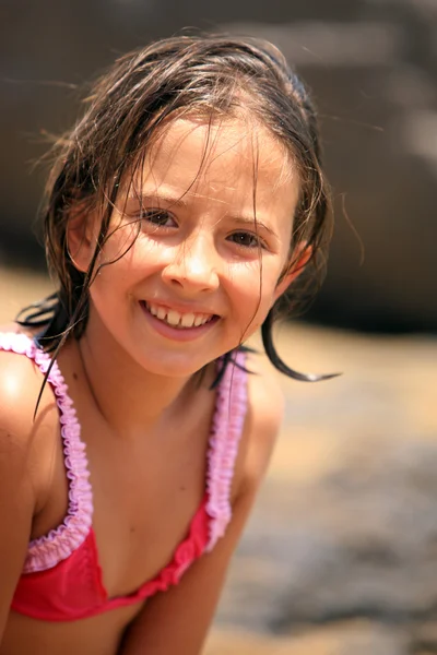 Sevimli kız sahilde — Stok fotoğraf