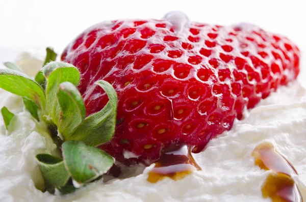 Erdbeere, Sahne und Balsamico-Sahne — Stockfoto