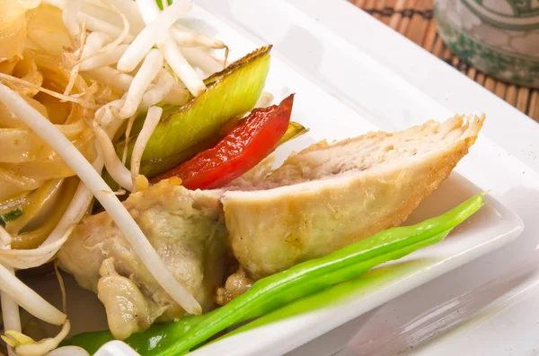 Filete de pechuga de pollo asado de ovejas tailandesas —  Fotos de Stock