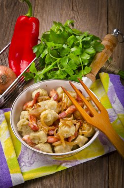 Schlesische Kartoffelklösse mit Kasseler und Sauerkraut