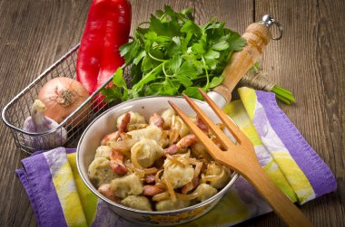 Schlesische Kartoffelklösse mit Kasseler und Sauerkraut