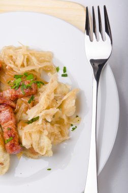 Schlesische Kartoffelklösse mit Kasseler und Sauerkraut