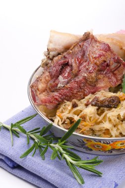 Sauerkraut mit geräuchertem Fleisch