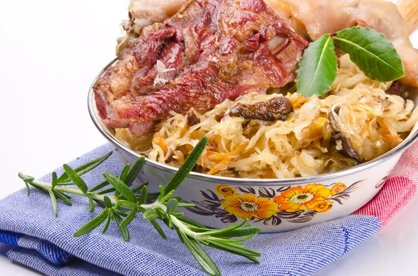Sauerkraut mit geräuchertem Fleisch — Stockfoto