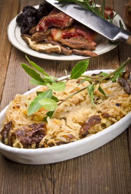 Sauerkraut mit geräuchertem Fleisch