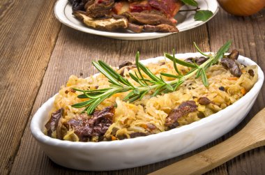 Sauerkraut mit geräuchertem Fleisch