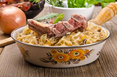 Sauerkraut mit geräuchertem Fleisch