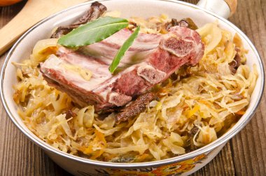 Sauerkraut mit geräuchertem Fleisch