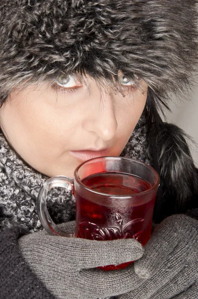 Mujer con taza de té — Foto de Stock