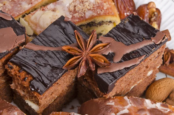 罂粟籽蛋糕和 gingerbreads — 图库照片
