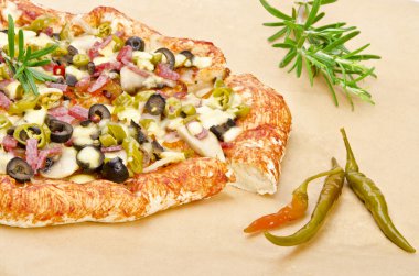 lezzetli ev pişmiş biberli pizza