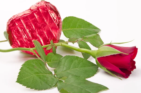 Rose und schokoladenherz suis valentinstag — Photo