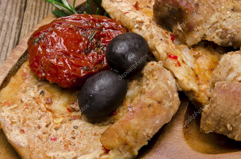 Baked meat with olives and roasted tomatoes — Stock Photo © dar19.30