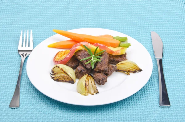 stock image Roasted liver with vegetables and apple