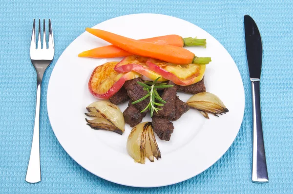 stock image Roasted liver with vegetables and apple