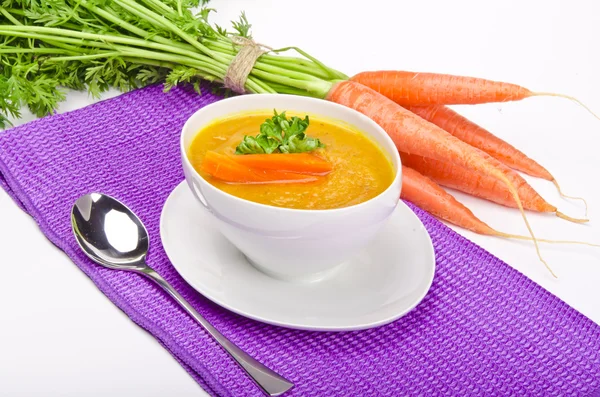 Zuppa di carote con verdure primaverili — Foto Stock