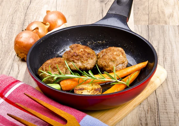 stock image Rissoles with vegetables