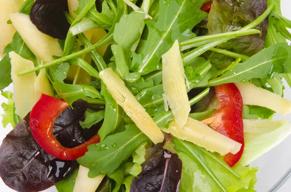 Рукола здоровый салат крупным планом — стоковое фото