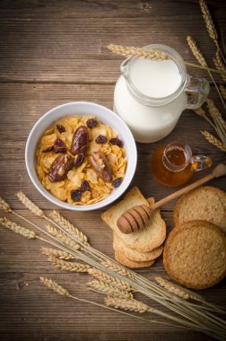 az yağlı süt ve rusk ile müsli