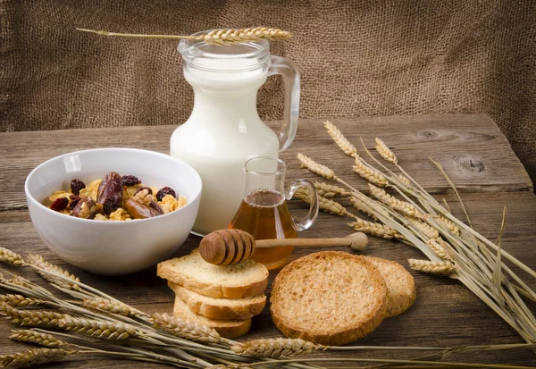 az yağlı süt ve rusk ile müsli