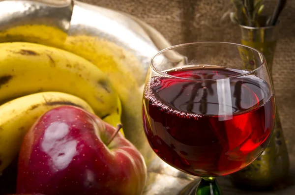 Виноград и фрукты — стоковое фото
