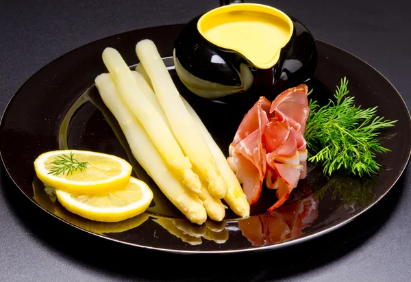 芦笋、 火腿和酱汁荷兰 — 图库照片