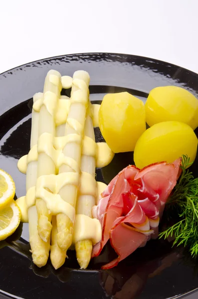 Asparagus, ham dan saus hollandaise — Stok Foto