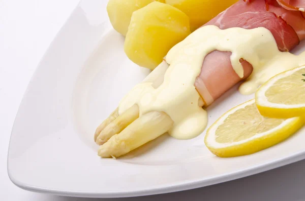 Asperges, ham en saus hollandaise — Stockfoto