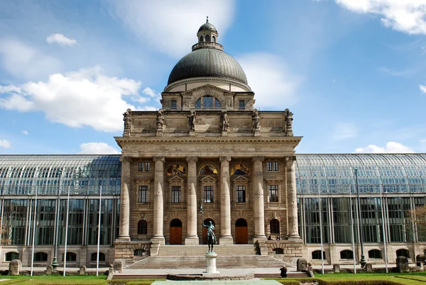 stock image Old scenic building with columns in Munich, Germany