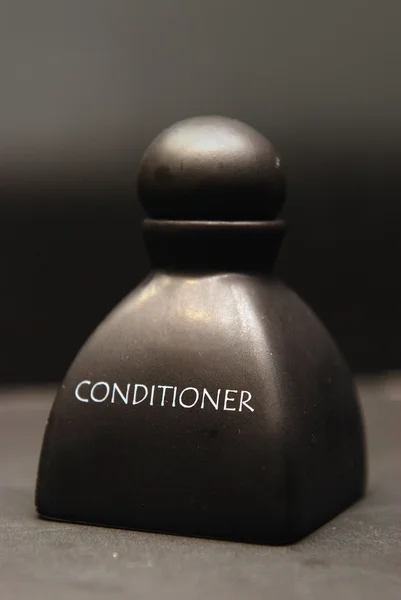 Conditioner für Haare in Keramikflasche — Stockfoto