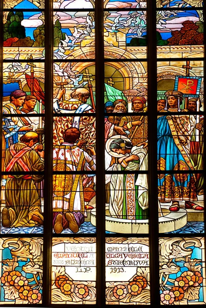 Glasraam in oude kerk met vier heiligen persoon bidden — Stockfoto