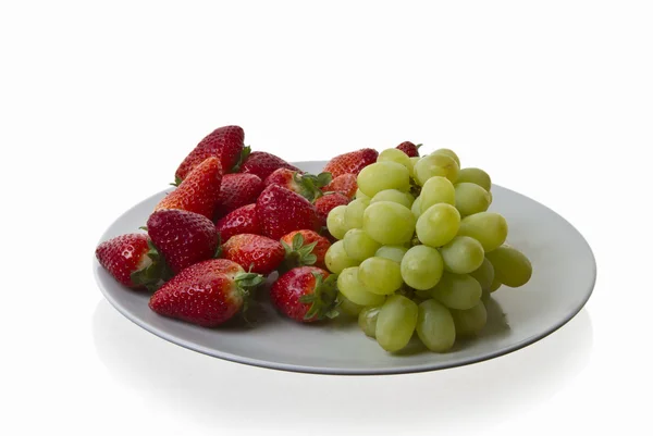Frutas en un plato — Foto de Stock