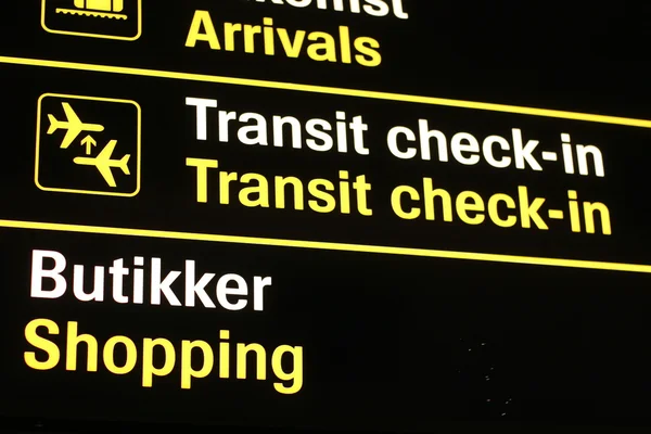Flughafenschilder in Kopenhagen — Stockfoto