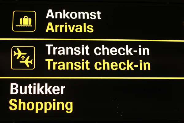 Panneaux d'aéroport à Copenhague — Photo