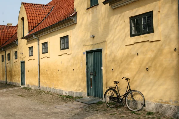 노란 집 — 스톡 사진