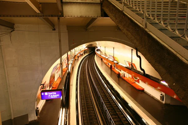 Metra w Paryżu — Zdjęcie stockowe