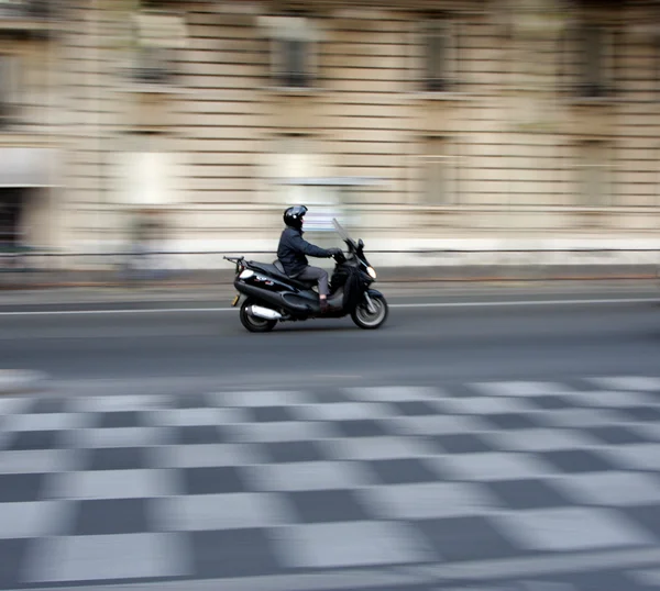 Движение в Париже — стоковое фото