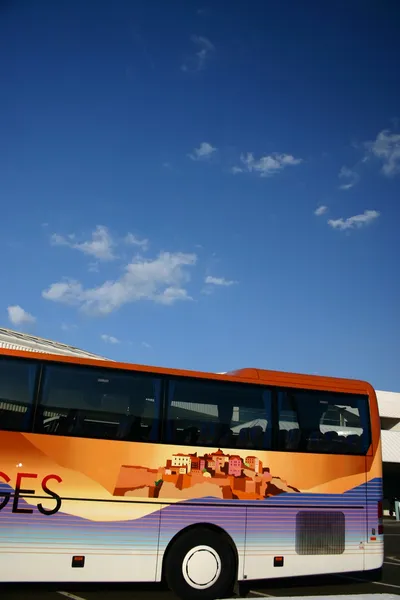 Автобус в городе — стоковое фото