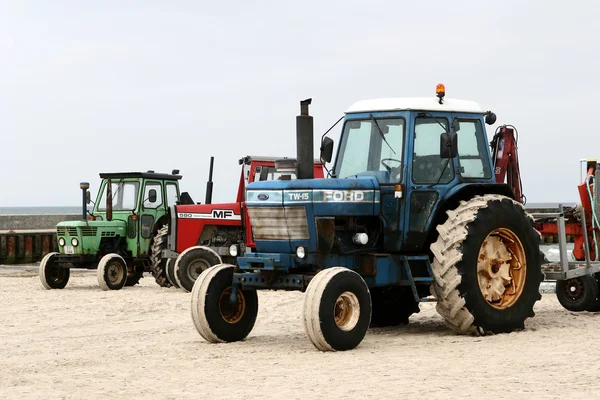 Tracteur sur une plage — Photo