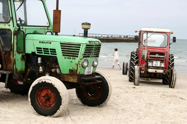 Tractor on a beach — Stock Photo, Image