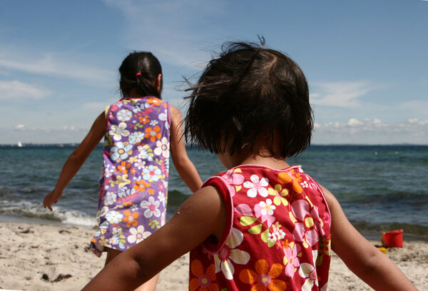 Дети играют
