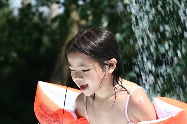 Child and water — Stock Photo, Image