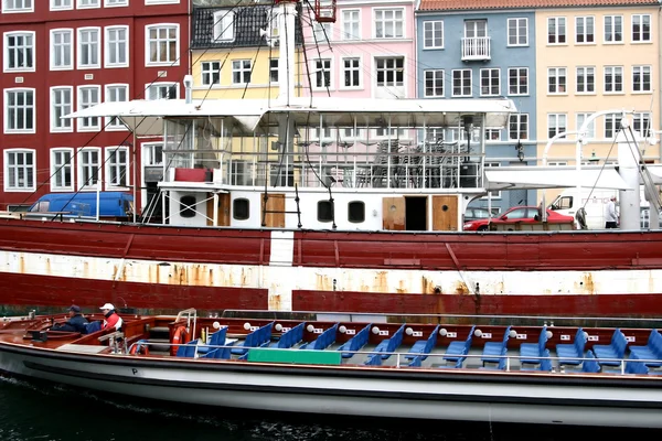Копенгаген в Нюхавн та забезпечує — стокове фото