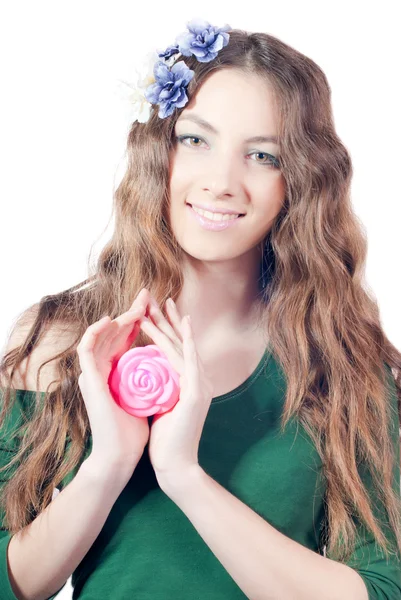 Portrét mladé krásná dáma s růží — Stock fotografie