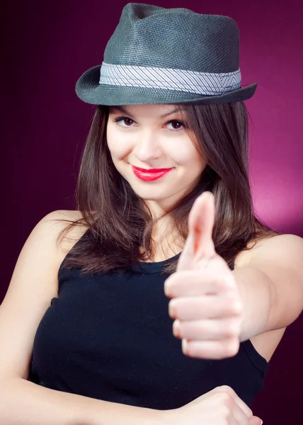 Young beautiful woman wearing stylish hat showing thumb up — Stock Photo, Image