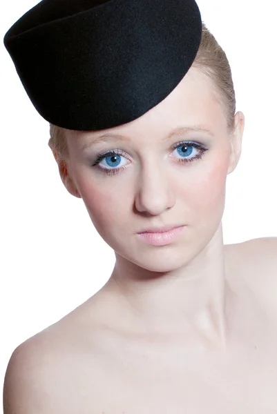 Ung vacker kvinna elegant hatt — Stockfoto