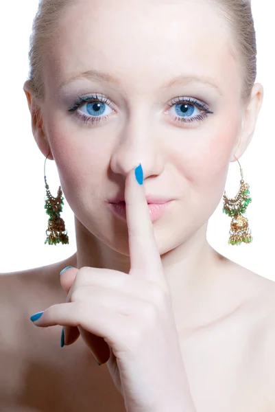 Jonge vrouw toont stilte gebaar — Stockfoto